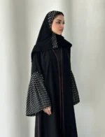 ⁦عباية الهنوف من السعودية فاخرة بأكمام منقطة | مستوردة من السعودية | خامة Premium⁩ - الصورة ⁦2⁩